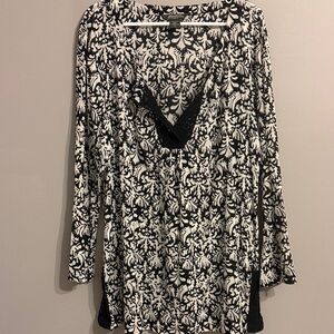 Eddie Bauer black/off white tunic. Black cotton lace accents. Size XL